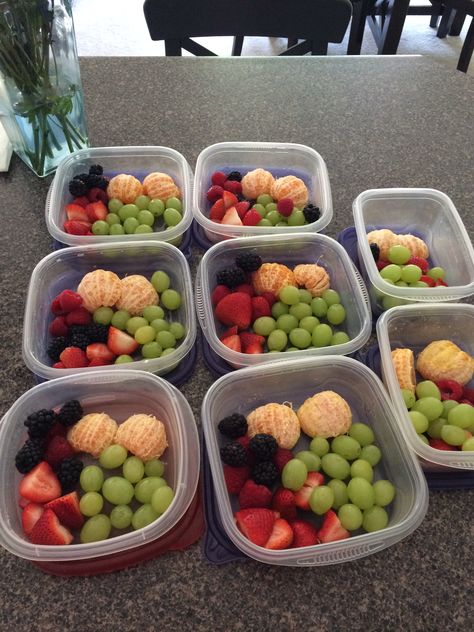 After Whole30: Still prepping fruit boxes for the week! Force yourself to do this so that you can have healthy and filling lunches at work. Whole 30 Packed Lunch Ideas, Fruit And Vegetable Lunch Ideas, Fruits Lunch Box Ideas, Fruit And Vegetable Meal Prep, Fruit For Lunch Lunchbox Ideas, Fruit Prep Ideas, Fruit Bento Box Ideas, Fruit Lunch Box Ideas, Meal Prep Fruit For The Week