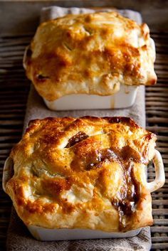 Mushroom Pot Pie, Stewing Beef, Steak Sandwiches, Steak And Mushrooms, Pot Pies Recipes, Pot Pies, Juicy Steak, Think Food, Modern Houses