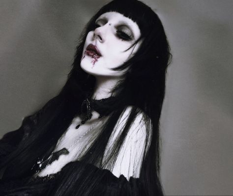 Different Types Of Goth, Trad Goth Makeup, Goth Outfit Inspo, Goth Eye Makeup, Types Of Goth, Vampire Gothic, Vampire Goth, Romantic Goth, Victorian Goth