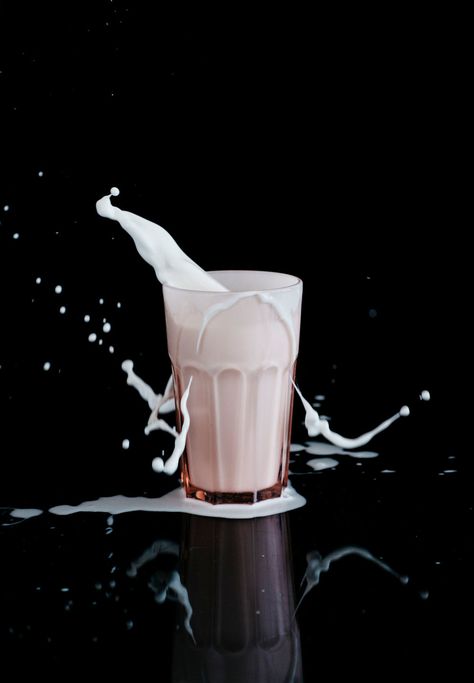 5 Things I learned about Splash Photography Jus Naga, Splashing Water Photography, Milk Photography, Amazing Food Photography, Movement Photography, Spilt Milk, Earth Drawings, Milk Splash, Los Angeles Food