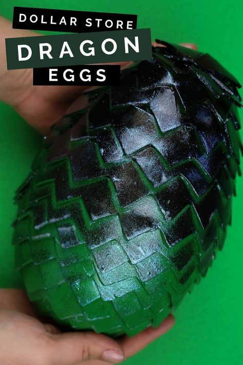 CHEAP DIY DRAGON EGGS FOR A GAME OF THRONES PARTY Diy Dragon Eggs, Dragon Classroom, Dragon Egg Diy, Dragon Egg Craft, Toothless Party, Spray Paint Crafts, Dragon Craft, Diy Dragon, Dragon Baby Shower