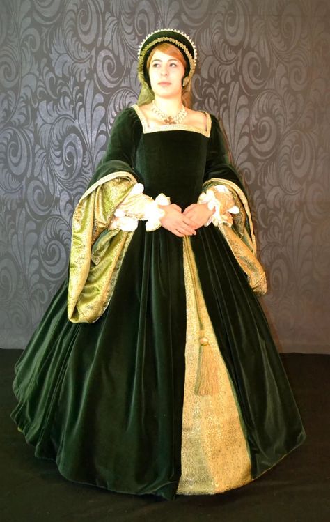 Custom Tudor/elizabethan Gown - Etsy Elizabethan Gown, Tudor Period, Tudor Costumes, Womens Costumes, Ren Fest, Period Outfit, Neckline Designs, Historical Dresses, Fantasy Clothing