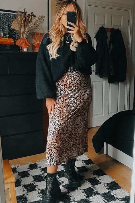 Midi Skirt Rock Outfit, Midi Skirt Outfit Winter Casual, How To Style Printed Skirt, Cheetah Print Skirt Outfit Winter, Leopard Print Midi Dress, Midi Skirt Band Tee Outfit, Cheetah Skirt Outfit Winter, Cheetah Long Skirt Outfit, Leapord Skirt Outfits