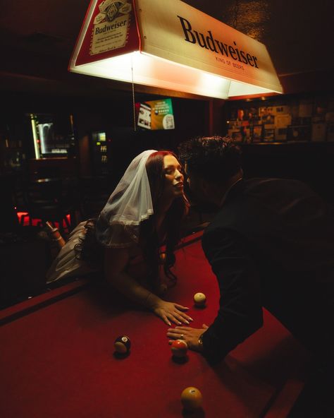 A Vegas wedding will never not be iconic, charming, and delightful 🎰🎲☎️🌠 Las Vegas Wedding Aesthetic, Dive Bar Wedding, Dive Bar Aesthetic, Retro Vegas Wedding, Vegas Wedding Aesthetic, Vintage Vegas Wedding, Rockstar Wedding, Vegas Wedding Reception, Vegas Aesthetic