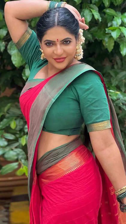 Shreya Saran Hot, Reshma Pasupuleti, Flawless Beauty, Indian Aesthetic, Long Hair Girl, Beautiful Women Over 40, Beautiful Smile Women, India Beauty, Desi Beauty