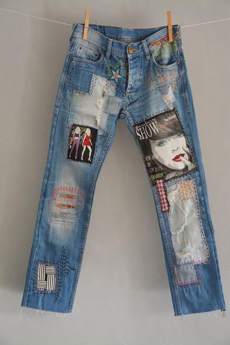 Jeans Embroidery, Unique Jeans, Reworked Clothing, Jeans Design, Altered Clothing, White Jeans Outfit, Vintage Mom Jeans, Image Swag, Custom Jeans