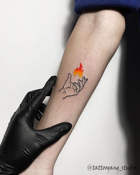 Tattoo Designs Men Color, Hand With Fire Tattoo, Fire Tattoo Men, Fire Hand Tattoo, Fogo Tattoo, Fire Tattoo For Women, Fire Flame Tattoo, Fuego Tattoo, Fire Tattoo Designs