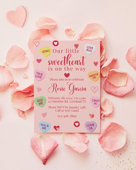 Celebrate your baby girl with our little sweetheart theme February baby shower invitation. Each one is available as an evite and they are editable so you can customize it just the way you want it. Plus, with Templett's customization process, there's no need to worry about any last-minute changes ‼️ This is a digital product meaning there will be nothing physical shipped to you ‼️ ✿TRY BEFORE YOU BUY!✿ ➡ Copy and paste this link into your browser on a computer: http://templett.com/design/demo/delightfulpaperie/24381681 ☆ MATCHING ITEMS ☆ ➡ https://etsy.me/3NGyWoh ♥ WHAT'S INCLUDED ♥ ➡ 5 x 7 inch invitation to print ➡ Backside design ➡ 1080 x 1920 px mobile invitation ➡ Detailed video instructions ✽ WHEN YOU ORDER ✽ 1. Look for an email from Templett (sent to the email address on your Etsy a February Baby Sprinkle Ideas, Baby Shower Sweetheart Theme, Baby Shower Girl Theme February, Conversation Heart Baby Shower Theme, Baby Shower Themes Girl February, Valentines Baby Sprinkle, Girl Baby Shower Themes February, Baby Shower Theme February, Feb Baby Shower Themes