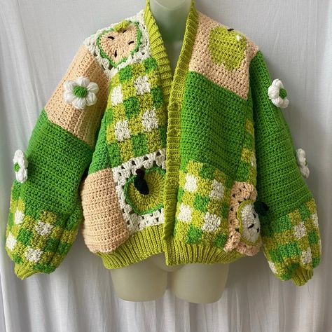 Jaket Crochet, Cardigan Tutorial, Crochet Cardigan Tutorial, Mode Zara, Patchwork Cardigan, Crochet Design Pattern, Kawaii Crochet, Beginner Crochet Projects, Crochet Fashion Patterns