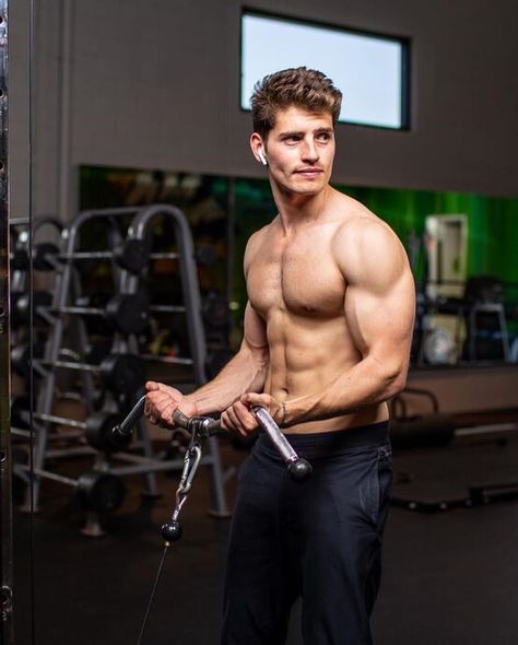 Gregg Sulkin on Instagram: “As you may know, this year I’ve been promoting #GetUpGetOutGetHealthy .  Before going back to shoot Season 3 of my show, @musclepharm…” Poses Photography Men, Greg Sulkin, Gregg Sulkin, Workout Pics, Photography Men, Muscle Pharm, Poses Photography, Muscular Men, Shirtless Men