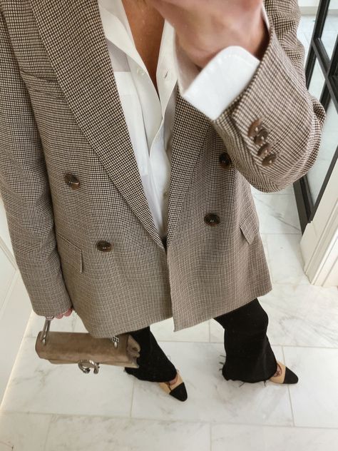 An easy way to dress up an oversized blazer for fall. I'm wearing a size small here. @saks #cellajaneblog #outfitidea #workwear #workoutfit #businesscasual Grey Checkered Blazer Outfit, Beige Plaid Blazer Outfit, Dog Tooth Blazer Outfit, Over Size Blazer Outfits, Check Blazer Outfit Women, Checkered Blazer Outfit, Check Blazer Outfit, Houndstooth Blazer Outfit, Scarf Blazer