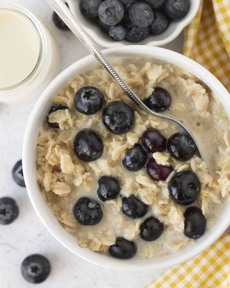 Delicious, warm, and hearty homemade blueberry oatmeal made from scratch, no packets needed! Fresh or frozen berries can be used and it’s vegan / dairy-free if you use plant-based milk and gluten-free if you use gluten-free oats. These blueberry oats are quick and easy to make, plus there are several ways you can customize this recipe, all the details are in the post. Blueberry Oats, Rolled Oats Recipe, Blueberry Oat, Vegan Breakfast Easy, Protein Packed Meals, Warm Breakfast, Blueberry Breakfast, Blueberry Oatmeal, Frozen Berries