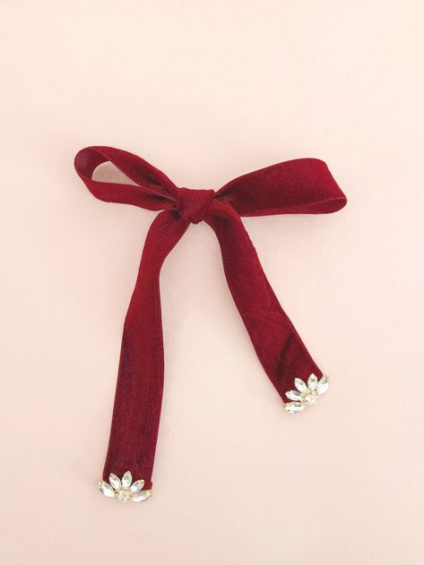 Ribbon Fashion, Bow Trend, Jewelry Bow, Velvet Trend, Velvet Hair Bow, Ribbon Pin, Hair Scarf Styles, Velvet Hair, Twist Headband