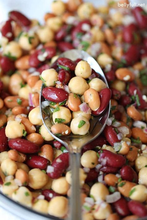 This Three Bean Salad is a ridiculously easy and healthy side salad that requires no cooking, comes together in 15 minutes, and for under $5.00 - so colorful and great for potlucks! 3 Bean Salad Recipe, Chickpea Salads, Bean Salad Recipes Healthy, Pancreatic Diet, Four Bean Salad, Pantry Cooking, 3 Bean Salad, Salad Recipes With Bacon, Easy Pancakes