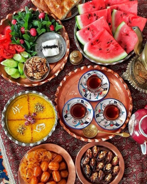 Food Persian, Nowruz Table, Chip Butty, Ramadan Recipes Iftar, Iran Food, Iranian Recipes, Iranian Cuisine, Persian Cuisine, Iranian Food