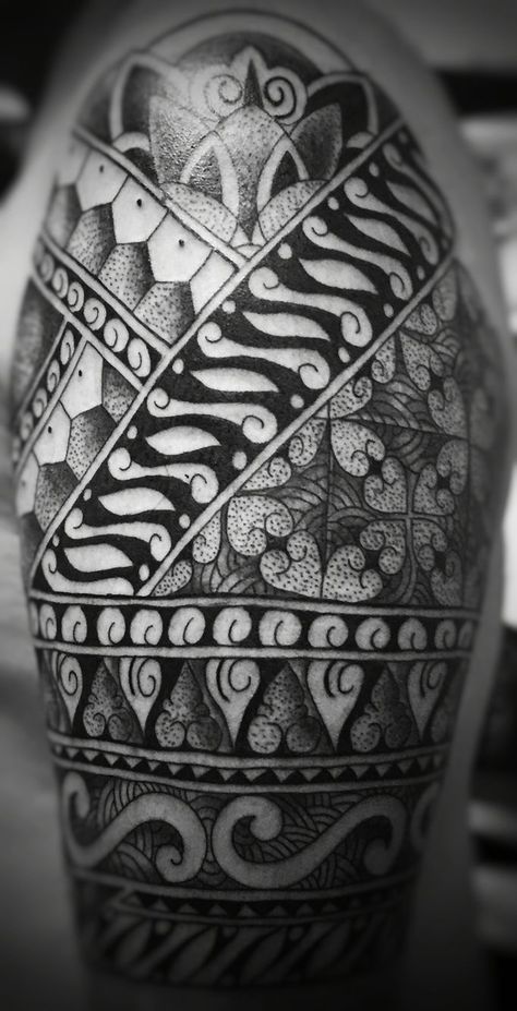 Indonesian Tattoo Ideas, Java Tattoo, Indonesian Tattoo Traditional, Tattoo Batik, Indonesian Tattoo, Barong Tattoo, Borneo Tattoos, Shoulder Henna, Tato Maori