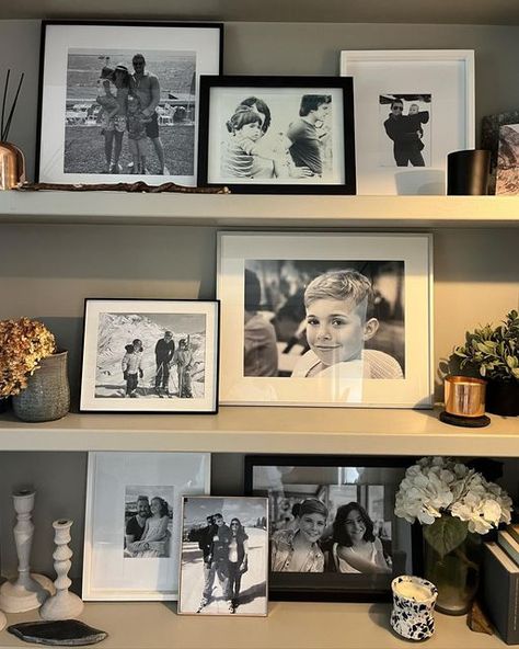 Melanie Williams on Instagram: "How I’ve displayed a series of my favourite family photos at home…and a special pencil portrait by a very talented friend! ⬅️ #family #familyphotos #portrait #art #home #commissionedportrait #portraiture #familyphotos #makingahouseahome #photos #framedphotos #shelfie #shelvingideas #shelvingdecor #shelfstyle #iphoneshot #memories #happytimes #homelife" Display Pictures In Home, Photo Cabinet Display, Bookshelf Decor With Photos, Family Photo Shelf Display, Family Photos Decor Display, Bookcase Photo Display, Bookshelf Photo Display, Photos On Bookshelves, Pictures On Bookshelves