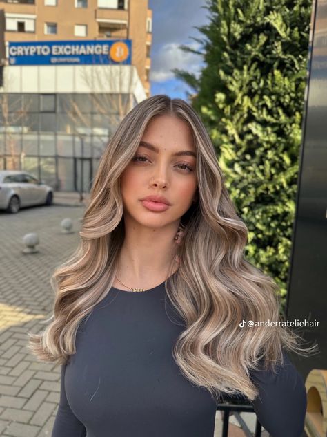 Blonde Highlights On A Brunette, Blonde N Brown Hair, Foils In Brown Hair, Blonde Ash Brown Hair, Edgy Blonde Highlights, Ash Blonde Balayage Money Piece, Blonde Hair Inspo Pics, Ombre Hair Color Brown To Blonde, Light Color Hair Ideas