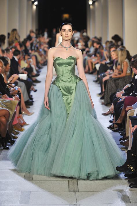 Green Dress Runway, Green Runway, Green Princess, Runway Fashion Couture, Haute Couture Dresses, Fairytale Dress, Dreamy Dress, Gala Dresses, Zac Posen