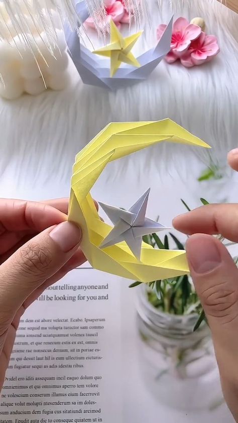 Worth a try | Beautiful World | Munir · Estar (To Be) Star Crafts, Origami Home Decor, Ideas For House, Star Craft, Diy Jewelry Set, Book Crafts Diy, Origami And Kirigami, Origami Paper Art, Stars Craft