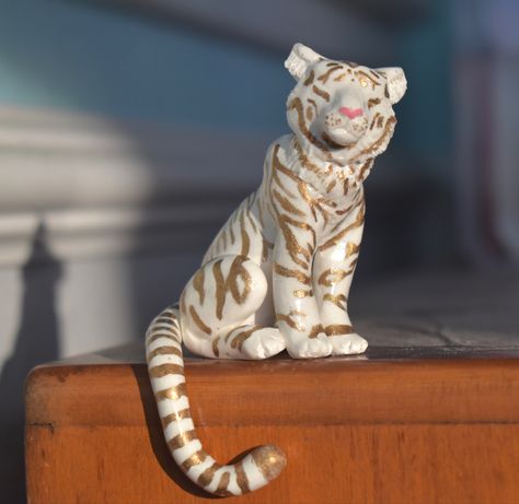 Clay Tiger Sculpture, Tiger Polymer Clay, Tiger Pottery, Ceramic Animals Sculpture, Clay Tiger, Clay Lion, Tiger Ceramic, Tiger Sculpture, Ceramic Cafe