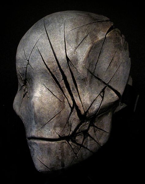 BLANK CRACKED MASK Creepy Mask Aesthetic, Scary Masks Creepy, Cracked Mask, Dark Mask, Blank Mask, Creepy Masks, Horror Mask, Unique Masks, Arte Peculiar