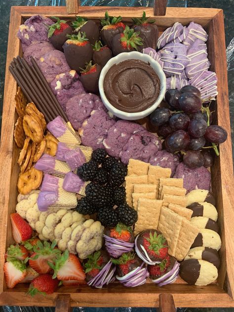 Purple Snacks Aesthetic, Purple Platter Food, Purple Food Tray Ideas, Purple Food Platter, Speak Now Charcuterie Board, Purple Birthday Treats, Speak Now Food Board, Purple Themed Snack Board, Lavender Charcuterie Board