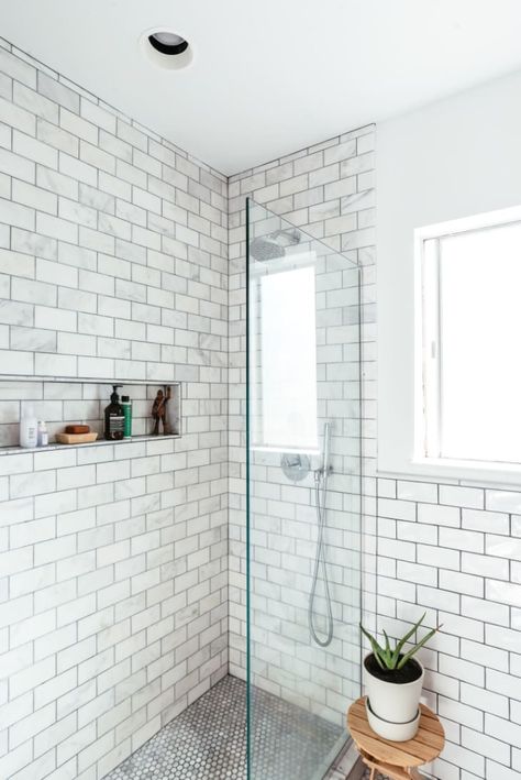 Gorgeous Bathroom Tile, Dark Grout, Small Bathroom Tiles, Subway Tiles Bathroom, Mold In Bathroom, Modern Bathroom Tile, Bathroom Tile Ideas, Shower Floor Tile, Bathroom Tile Designs