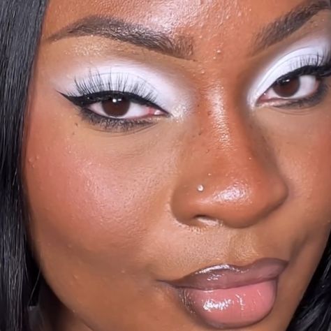 White Eyeshadow Black Women, Angel Makeup Black Women, White Eye Shadow Look, White Eyeshadow Makeup Looks, White Shadow Makeup, White And Black Eyeshadow, White Eyeshadow Looks Black Women, White Makeup Looks Black Women, Black And White Eye Makeup