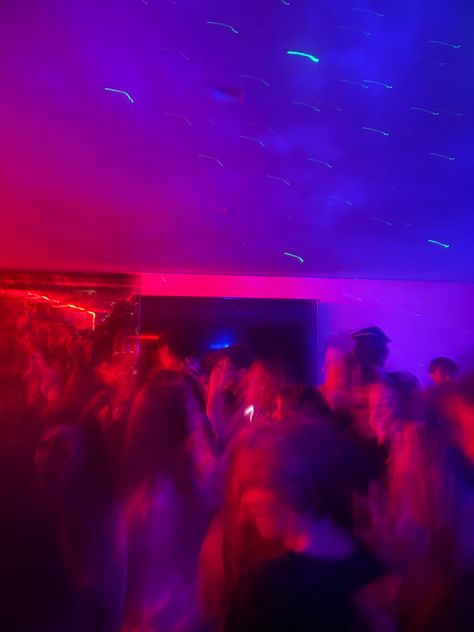 Blury Pics Aesthetic Night Party, Party Vibes Aesthetic Night Lights, Zone Out Aesthetic, Big House Party Aesthetic, Collage Party Aesthetic, Reggeaton Party Aesthetic, House Party Lighting, Party Asethic, At A Party Aesthetic