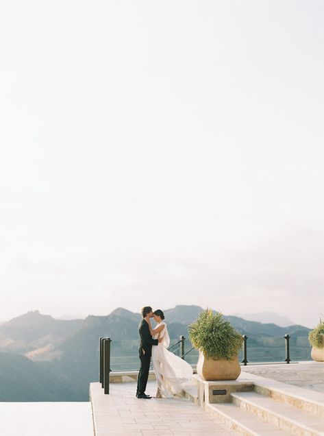 Black And Gold Decor, High Fashion Wedding, High Fashion Wedding Dress, California Mountain, Malibu Rocky Oaks, Fashion Wedding Dress, Elopement Shoot, Elopement Styling, Malibu Wedding