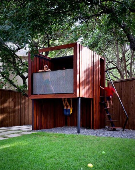 10 FASCINATING MODERN PLAYHOUSES Backyard Playhouse Ideas, Modern Playhouse, Modern Outdoor Living, Tree House Diy, Backyard Playhouse, Build A Playhouse, Tree House Kids, Backyard Paradise, Modern Backyard