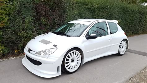 Peugeot 206 Gti, 206 Peugeot, Nissan R33, Toyota Rav, Aesthetic Cars, Hot Hatch, Bmw Series, Tuner Cars, European Cars