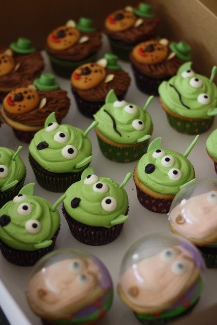 Alien Cupcakes, Toy Story Birthday Cake, Buzz Lightyear Party, Toy Story Cupcakes, Buzz Lightyear Birthday, Disney Cupcakes, Baker Cake, Toy Story Cakes, Story Birthday