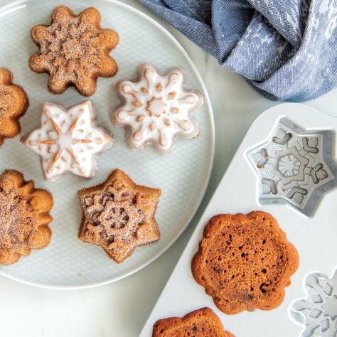 Snowflake Cake, Frozen Themed Birthday Party, Mini Treats, Disney Frozen 2, Ice Cream Treats, Dessert Display, Funnel Cake, Pan Recipes, Nordic Ware