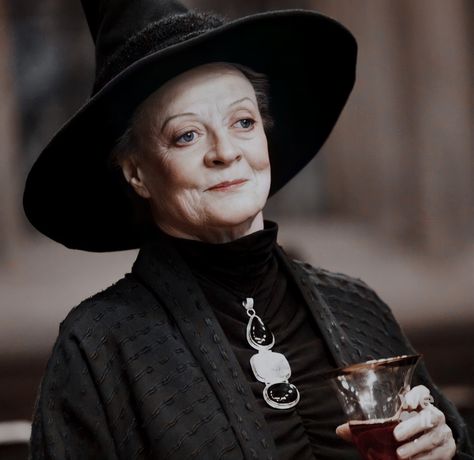 Mcgonagall Aesthetic, Hogwarts Teachers, Harry Potter Scrapbook, Harry Potter Icons, Harry Potter Artwork, Maggie Smith, Harry Potter Wallpaper, Harry Potter Aesthetic, Harry Potter Characters