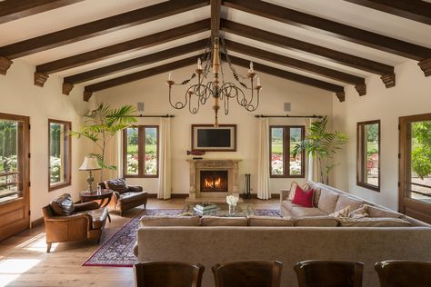 Source Tuscan Family Room, Spanish Eclectic Home, Spanish Home Design, Spanish Mediterranean Homes Interior, Mediterranean Home Interior Design, Mediterranean Family Room, Spanish Style Living Room, Spanish Mediterranean Homes, Modern Mediterranean Home