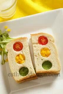 Traffic light sandwiches Boozy Breakfast, Light Sandwiches, Kid Sandwiches, Red Light Green Light, Food Art For Kids, Childrens Meals, Food Activities, Amazing Food Decoration, Breakfast Bites