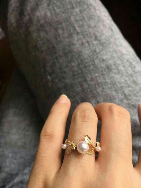 Mystical Accessories, Pearl Ring Design, Pearl Wedding Ring, Pearl Engagement Ring, Future Engagement Rings, Pearl Accessories, Dream Engagement Rings, Fancy Jewelry, Pretty Rings