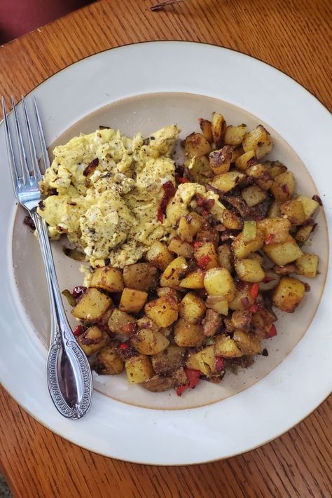 Egg Scramble, Banana Peppers, Gold Potatoes, Sweet Peppers, Yukon Gold, Garden Vegetables, A Potato, Yukon Gold Potatoes, How To Cook Potatoes