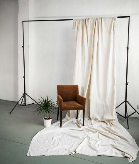 Minimalist Photo Backdrop, Photostudio Interiors Ideas, Branding Studio Design, Studio Photography Ideas Decoration, Photostudio Interiors, Photography Studio Setup Small Spaces, Small Photo Studio, Photography Studio Spaces, Ruangan Studio