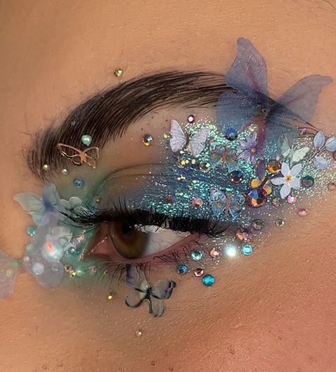 Fairy Vibes Makeup, Sparkly Fairy Makeup, Fairy Glitter Makeup, Glitter Fairy Makeup, Nature Fairy Aesthetic, Butterfly Makeup Halloween, Garden Fairy Makeup, Forest Fairy Makeup, Fairy Makeup Ideas