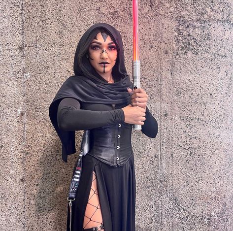 Cosplay Star Wars Starwars Costumes Women Dark Side, Sith Makeup Female, Female Kylo Ren, Star Wars Women Costume, Female Jedi Costume, Sith Lord Costume, Star Wars Cosplay Women, Sith Makeup, Star Wars Outfit