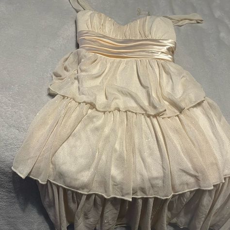 Pretty Off White Party Dress. Lace Straps And Satin Sash. Layers With Tulle. Never Worn 2000s Quinceanera Dresses, White Ruffle Dress Short, Descendants Shifting, Unique Hoco Dresses, Thanksgiving Dresses, 2012 Dress, Tumblr Dress, Red Glitter Dress, Birthday 22