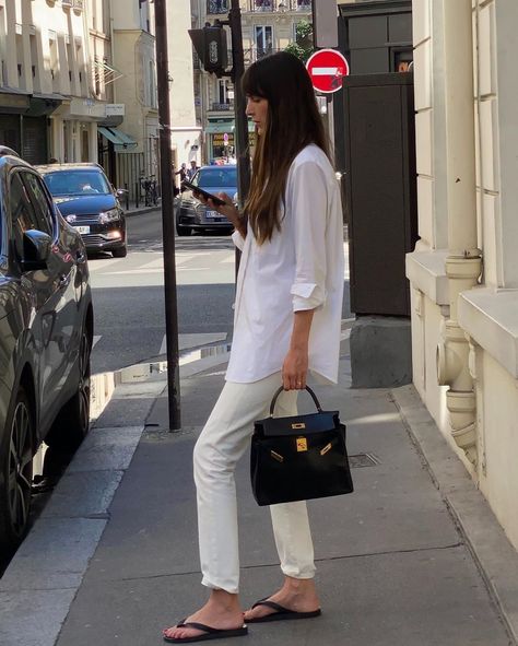 Leia Sfez on Instagram: “🍦” Leia Sfez, Oversized Shirt Outfit, Le Catch, Jean Beige, Oversized White Shirt, Pinterest Trends, White Shirt Outfits, Style Parisienne, Style Moodboard