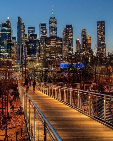 Sunset Walk, Perfect Sunset, Brooklyn Bridge Park, Nyc Aesthetic, Downtown New York, New York Photos, Nyc Life, New York Life, City Vibe