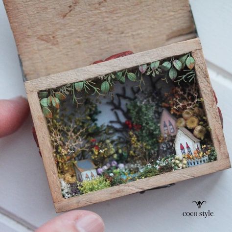 Shadow Box Kunst, Pocket Ideas, Matchbox Crafts, 3d Inspiration, Altered Tins, Shadow Box Art, Miniature Diy, House Art, Miniature Crafts