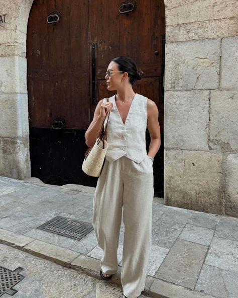 Pack lightly. ⁠ ⁠ @jessica_rosehayhurst wears the Banks Vest and Norah Pant. ⁠ ⁠ Available now. ⁠ #DISSH | Instagram Chic Comfy Outfits, Cute Vest Outfits, Style A Vest, How To Style A Vest, Daily Street Style, Summer Business Casual Outfits, Linen Pants Outfit, Cute Vest, Outfits To Try