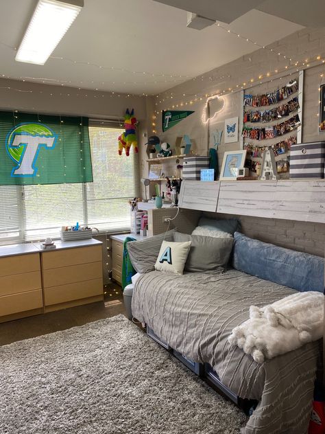 Tulane Dorm, Dorm Room Styles, University Dorms, Tulane University, Dorm Inspo, Room Styles, Dorm Ideas, College Dorm, Fashion Room