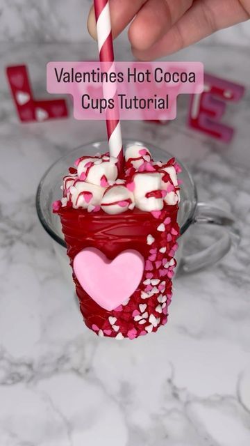 Mini Hot Chocolate Cups, Valentines Hot Chocolate, Hot Cocoa Bombshell Cup Recipe, Valentines Hot Cocoa, Dipped Tampa, Hot Cocoa Cups, Cocoa Cups, Chocolate San Valentin, Chocolate Ornament